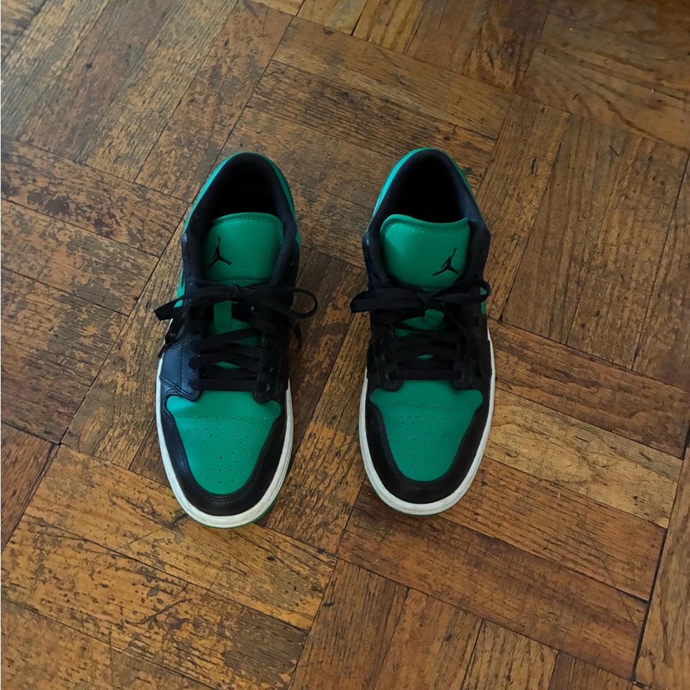 nike Jordan Men's green and Black Sneakers